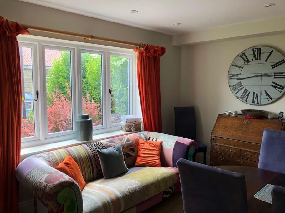 St Anthony'S, Bright Perkily Decorated 3 Bedroom House Ampleforth Екстериор снимка